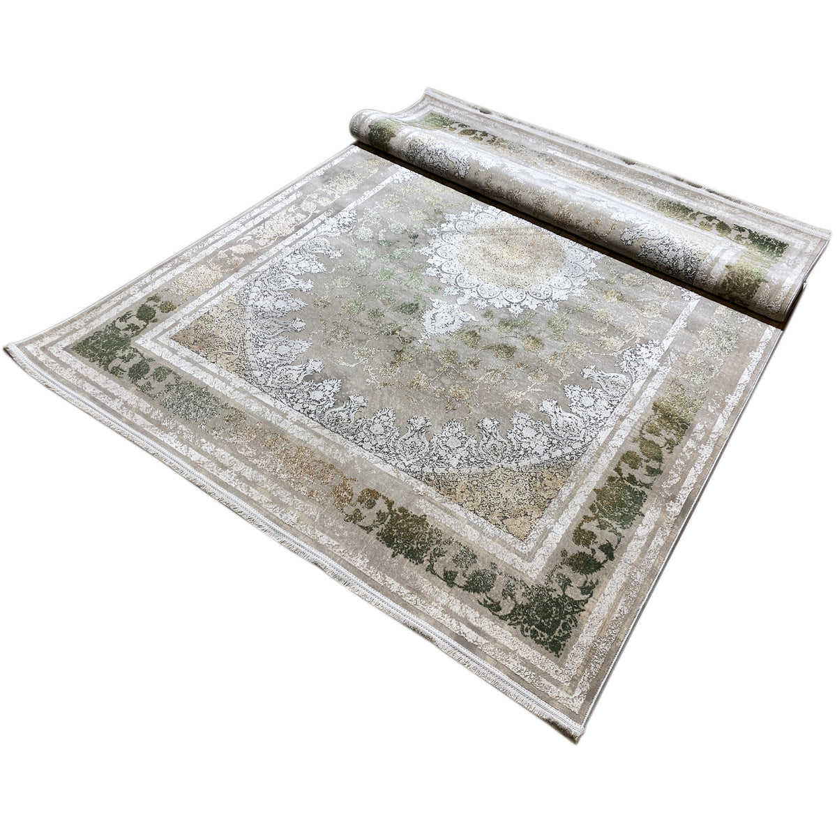 Rechteckiger Teppich in Silber-Grau mit floraler Ornamentik und grünen Rahmenstreifen
