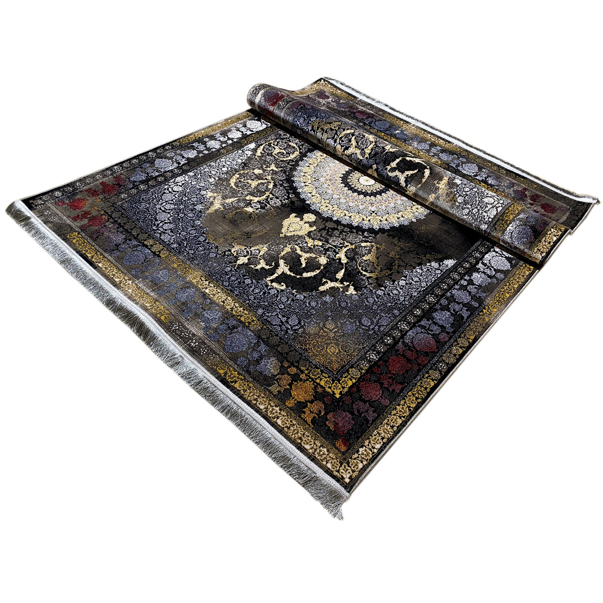 Teppich 170x240 cm, Ansicht schräg: dunkles Ornamentdesign mit Medaillon, goldener Zierborte, Fransen