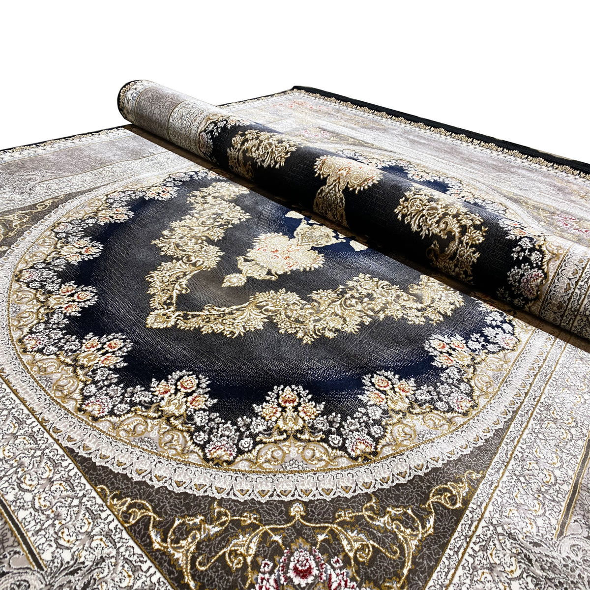 Teppich mit dunklem Grund und großem gold-silbernem Ornament, gerollte Ausführung
