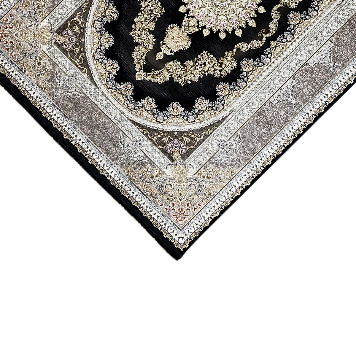 Teppich-Ecke mit dunklem Rand, silbernem Rahmen und goldenen Ornamenten im Muster