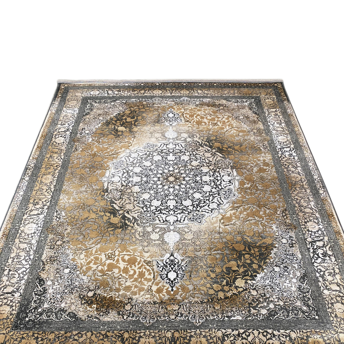 Rechteckiger Teppich mit symmetrischem Ornamentmuster, Gold- und Silbertönen auf dunkelgrauem Grund.