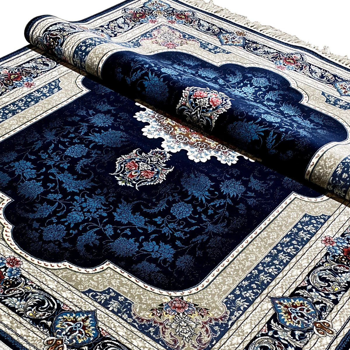 Gerollter Orientteppich: Marineblaues Muster mit Ziermedaillon und Bordürenkanten
