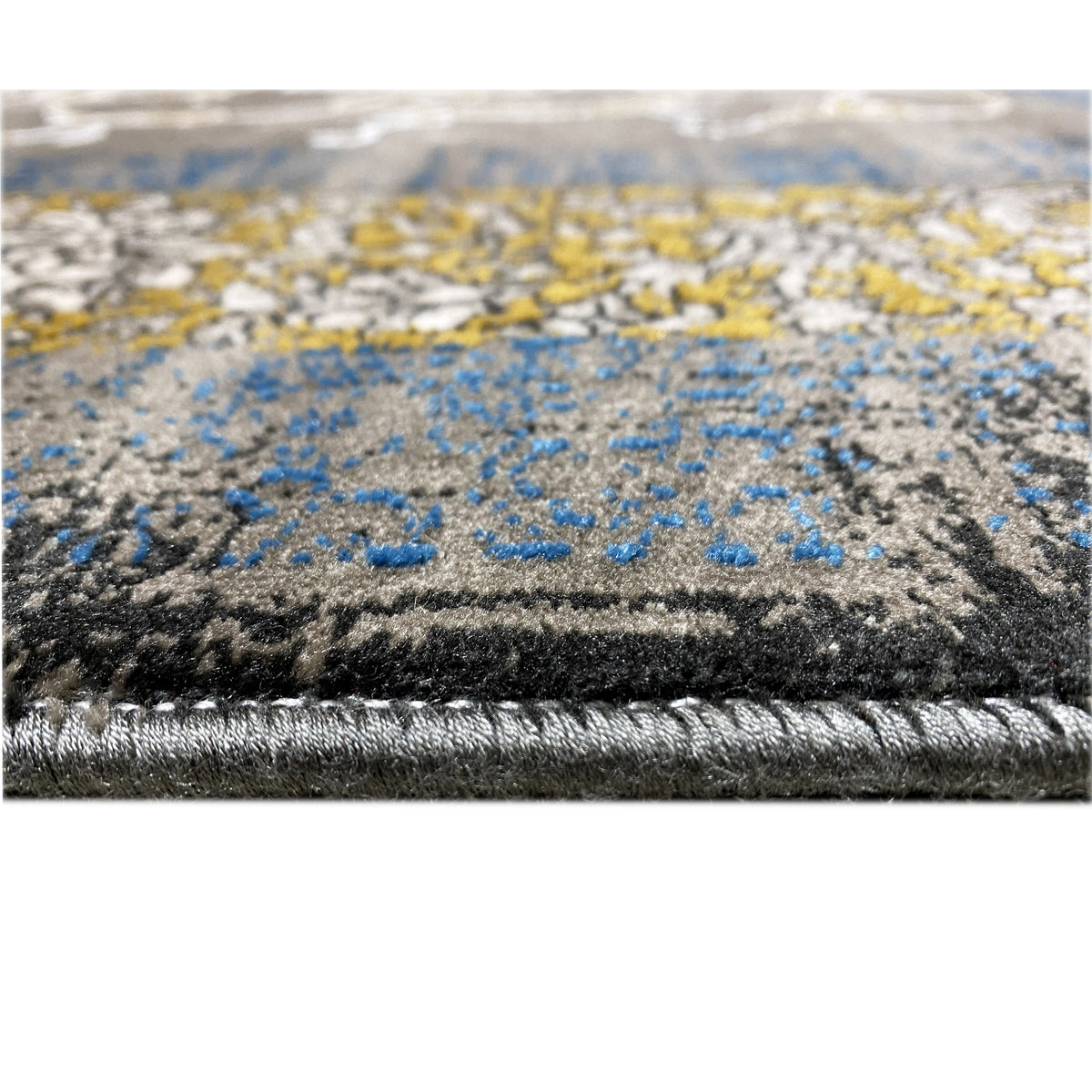Dunkle Weinrebe Teppich: dunkler Flor mit blau-grauem Muster, genähter Rand