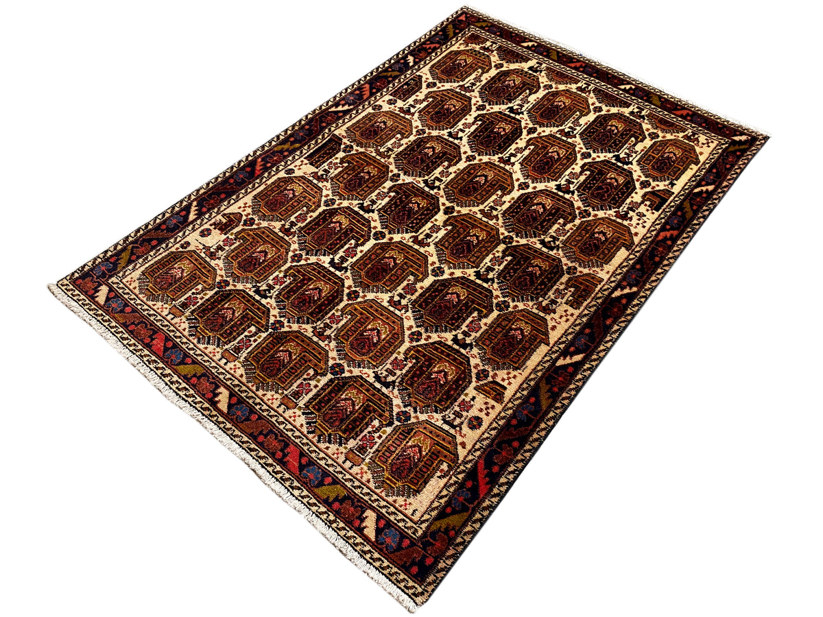 Shahre Babak-Teppich 154x105 cm mit geometrischem Kachelmuster in Rot, Blau und Beige