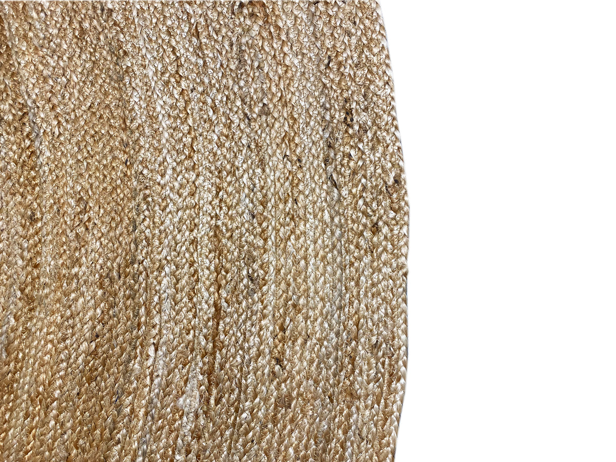 Jute-Teppichrand mit dichter, gewebter Textur und hellen Fasern