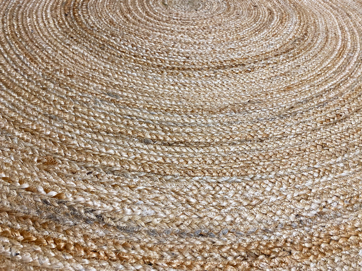 Jute-Teppichoberfläche mit konzentrischen Ringen aus gewebten Naturfasern