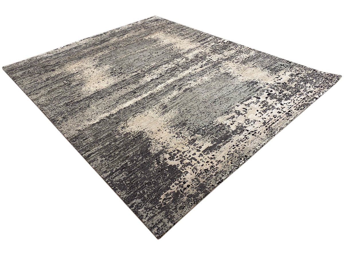 Gabbeh-Luri-Teppich 303x250 in Dunkelgrau mit hellem Flecken- und Linienmuster, quadratisch