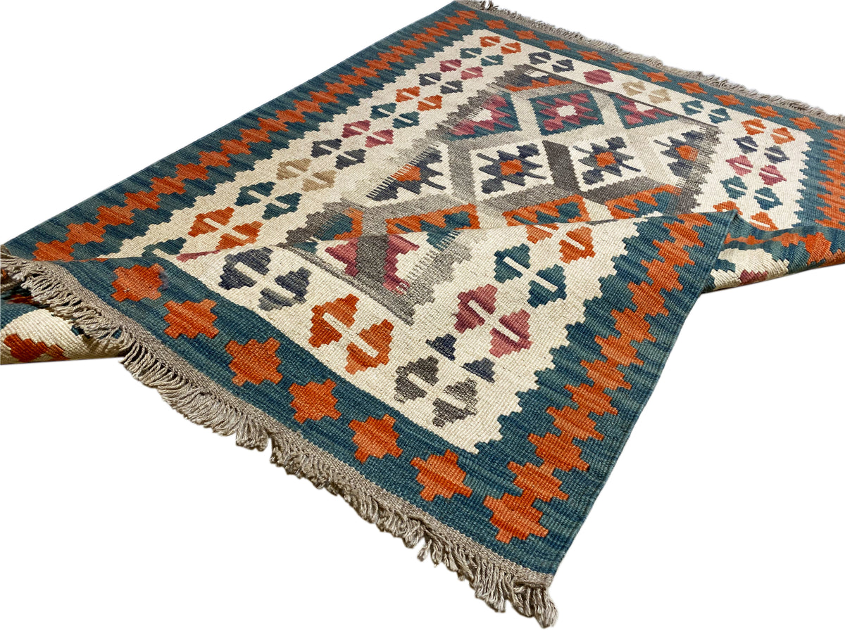 Kelim-Teppich mit bunten geometrischen Motiven und breiter Bordüre, Fransen an der Kante