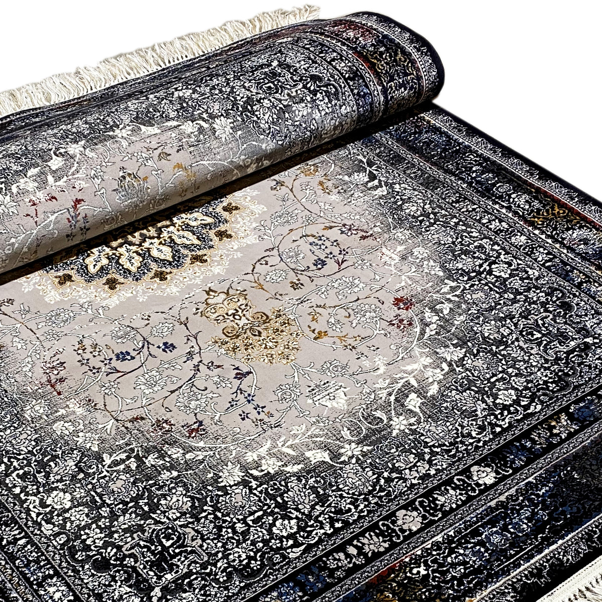 Teppich mit gerolltem Rand und Medaillon, silbrig-helle Muster, dunkelblaue Umrandung