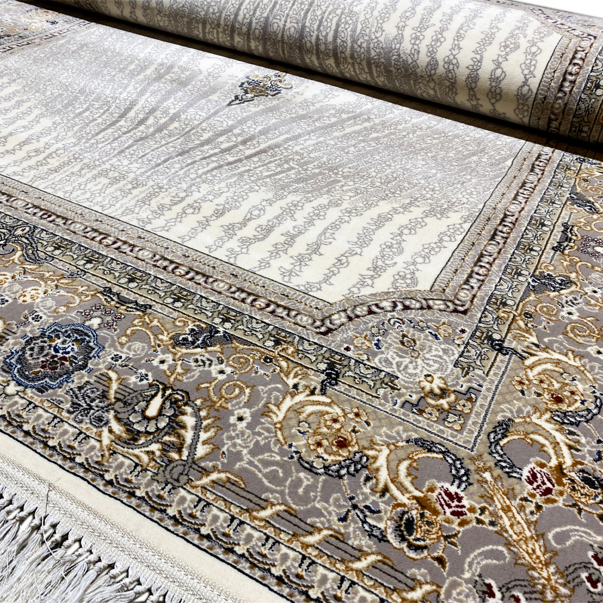 Muster-Teppich Elara 160x230 Detailansicht: Fransen, florale Muster und Ornamentbordüre