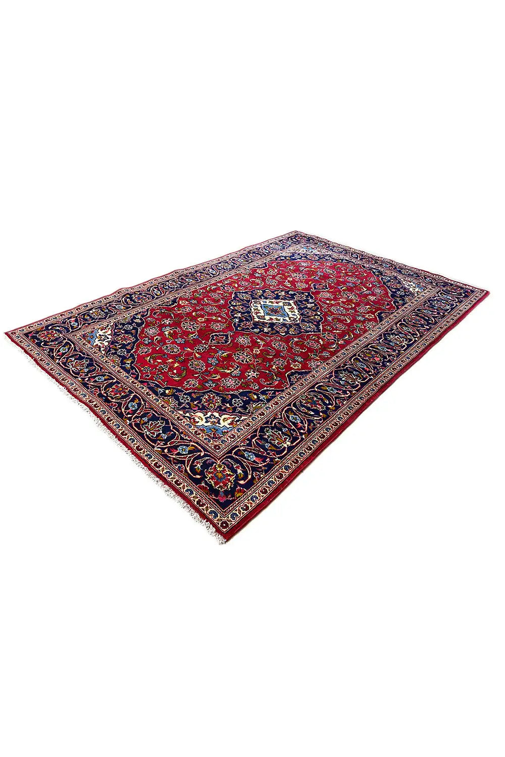 Teppich-Ecke in Rautenansicht: rotes Zentrum, dunkelblauer Bordürenrand und Ornamente