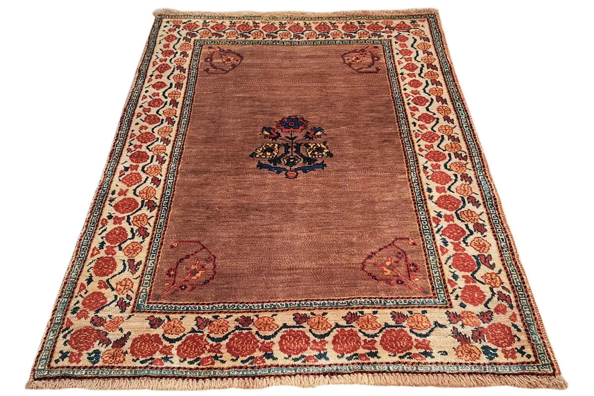 Brauner Orientteppich mit Medaillon-Muster, rotem Ornamentrand und Einfassung
