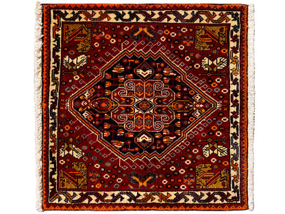 Poshti-Teppich 60x60 cm, quadratisches Ornamentmuster in Rot mit hellem Rand