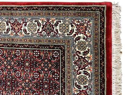 Perser-inspirierter Teppich in Rot mit ornamentaler Bordüre