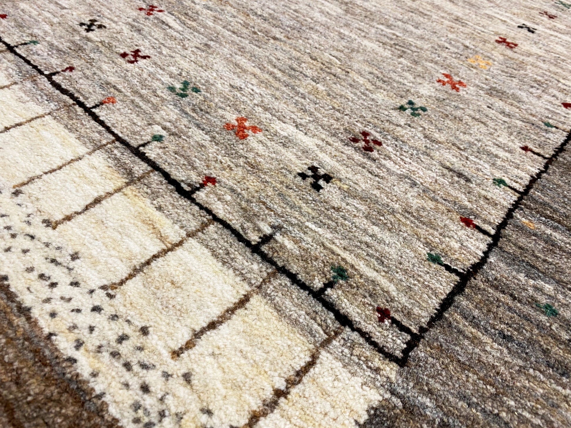 Premium Gabbeh Läufer in Beige aus handgesponnener Wolle, handgeknüpft