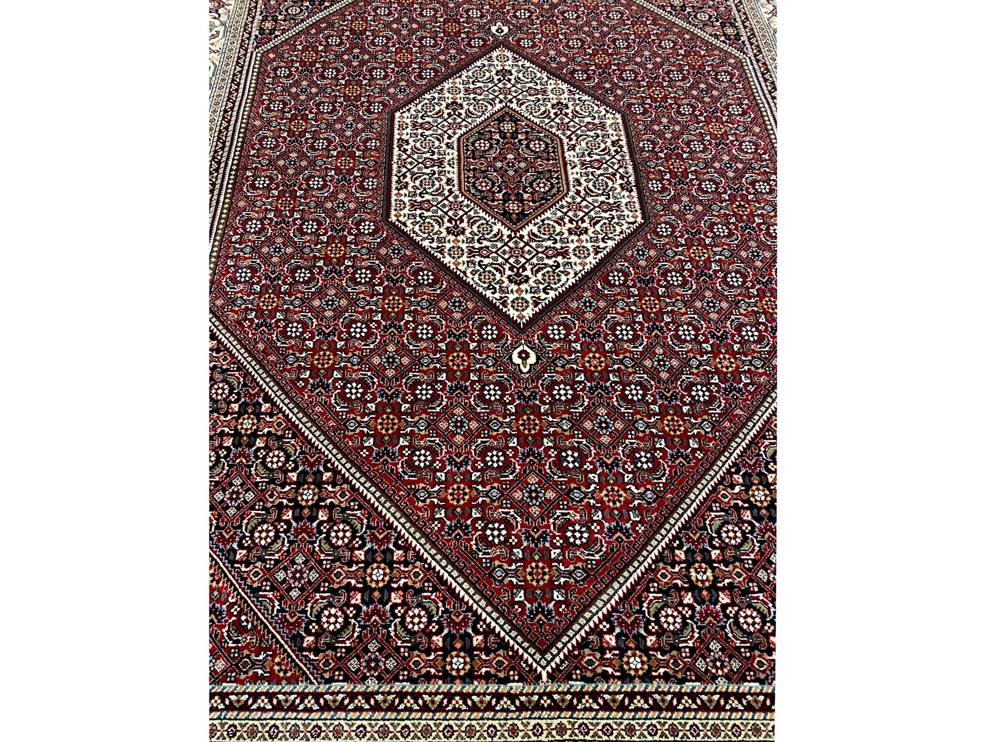 Klassischer Bidjar Teppich für Wohnzimmer in Rot Creme Tönen