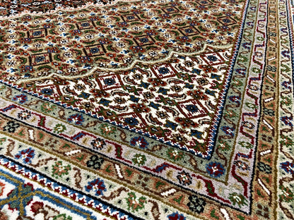 Traditioneller Wohnteppich Indo Tabriz aus Wolle Seide in Braun Beige